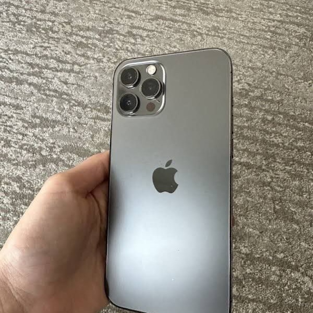 iPhones - Picture 3 of 4